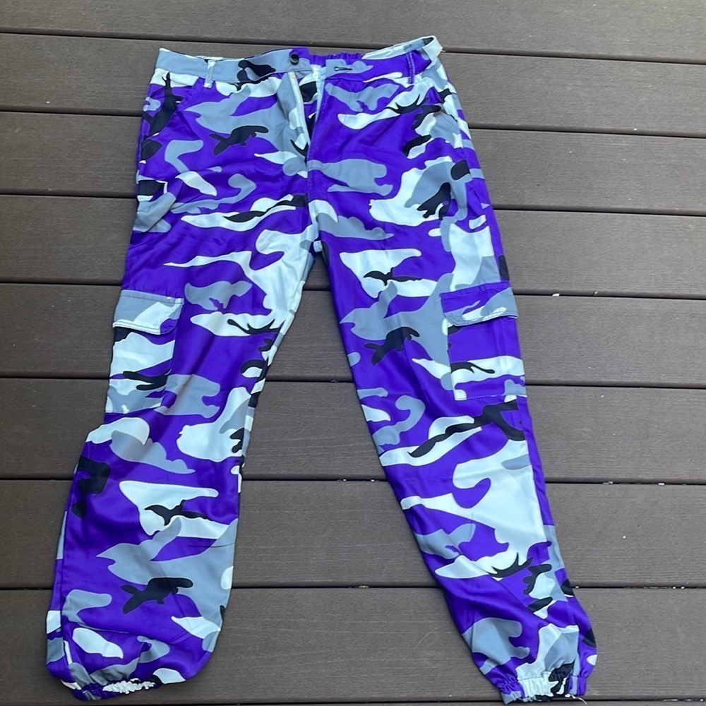 WOMEN’S Camoflauge Cargo Pant Size XL